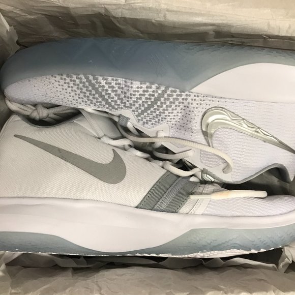 nike men's kyrie flytrap basketball